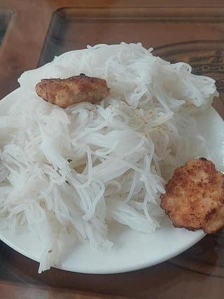 Lãnh đạo Sầm Sơn lên tiếng vụ đĩa bún với 2 cái chả giá 35.000 đồng