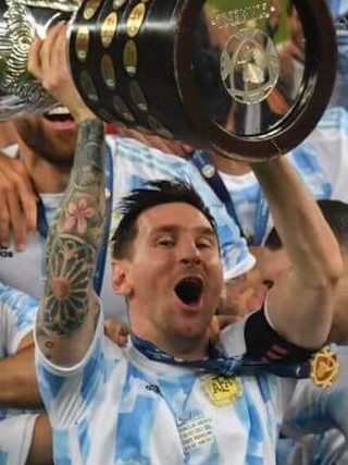 CĐV Indonesia mừng rơn sau sự cam kết của Messi
