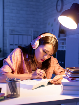 Báo động về tình trạng người trẻ thức khuya