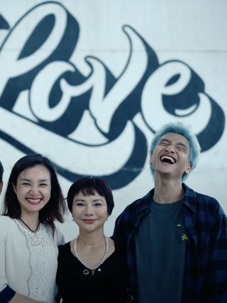 16 Typh rap 'sống và làm việc theo pháp luật'