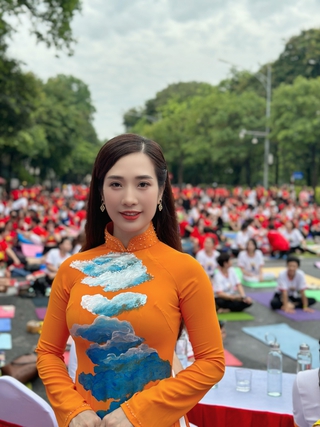 Nữ hoàng Yoga khoe sắc cổ vũ thông điệp sống khỏe, đẹp ngày Quốc tế Yoga