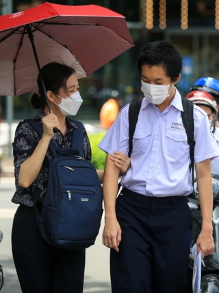 Biết điểm thi lớp 10: Cha mẹ hãy làm điểm tựa cho con
