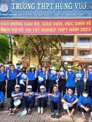 Hàng ngàn tình nguyện viên sẵn sàng vào cuộc giúp thí sinh đi thi