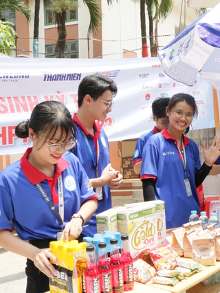 Đi tiếp sức mùa thi từ ban trưa