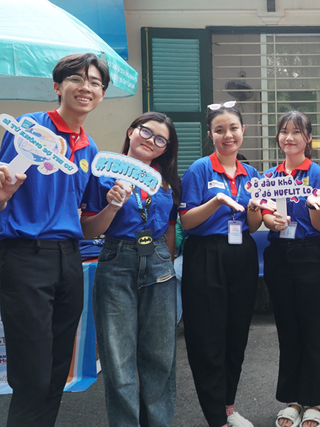 'Chúc 2K5 thi tốt, vượt vũ môn thành công'
