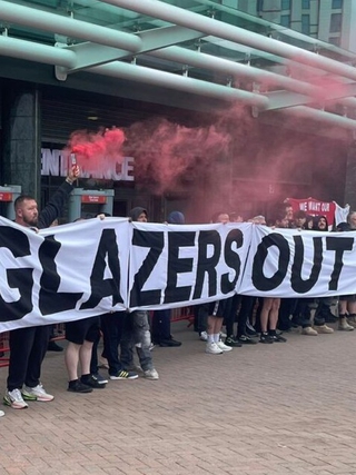 CĐV CLB M.U tẩy chay đòi đuổi nhà Glazer khỏi đội bóng