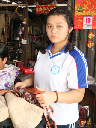 Nghị lực mùa thi: Khó khăn cản bước vào giảng đường 
của cô học trò nghèo
