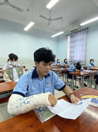 Thi lớp 10: Giáo viên có thể viết hộ bài thi cho thí sinh?