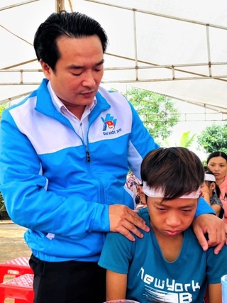 T.Ư Đoàn nhận đỡ đầu 3 anh em mồ côi vì tai nạn giao thông