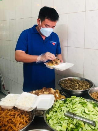 Bếp ăn 0 đồng của những áo xanh tình nguyện