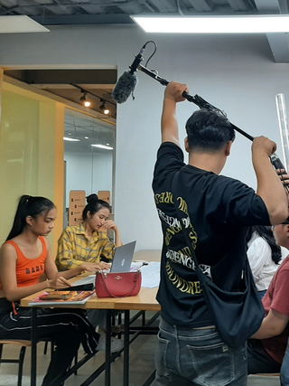 Thất nghiệp là... đi làm mạng xã hội?: Bỏ hết để làm TikToker, YouTuber...