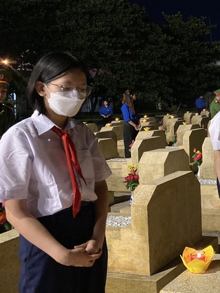 Thắp hơn 30.000 ngọn nến để tưởng nhớ các liệt sĩ