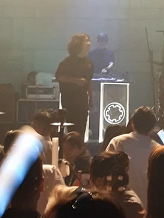 Nam giới đi bar và những chuyện... khó đỡ