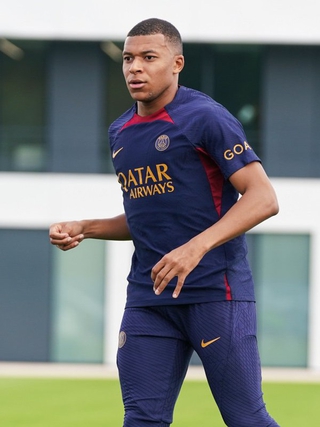 Neymar ra đi, Mbappe bất ngờ đổi ý đàm phán gia hạn hợp đồng ở lại PSG