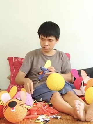 Chàng trai từng không trò chuyện với người lạ trong suốt 7 năm...