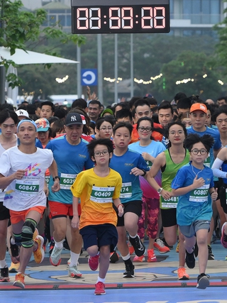 Giải chạy bán marathon vòng quanh Hồ Tây trở lại