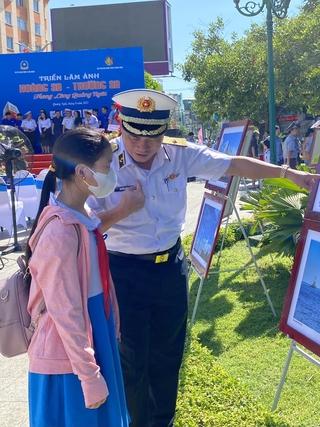 Triển lãm ảnh 'Hoàng Sa - Trường Sa trong lòng Quảng Ngãi'