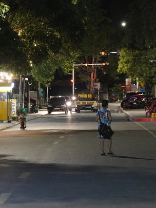 Vắng khách, người dân mong 'cởi trói' cho phố đi bộ Đồng Hới
