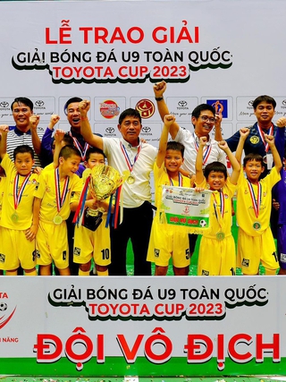 Lứa hậu duệ CLB Hà Nội của Văn Quyết vô địch giải đấu 'nhí' nhất Việt Nam