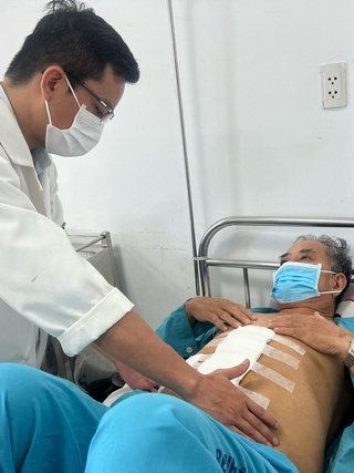 Cắt u gan cho nam bệnh nhân suy tim nặng