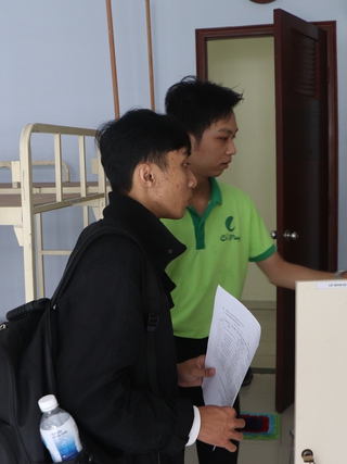 Tân sinh viên cần phải cảnh giác với người lạ…