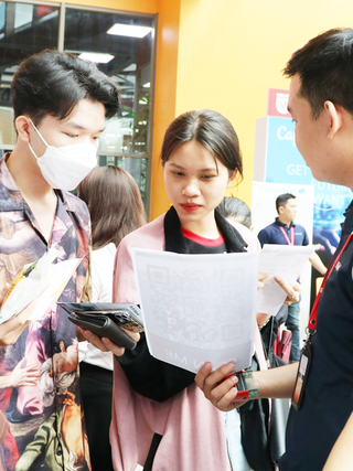 Lao động trẻ chấp nhận lương thấp để có việc làm