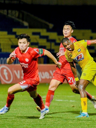 Thắng phút bù giờ, Viettel FC thắp lại hy vọng cạnh tranh ngôi vô địch