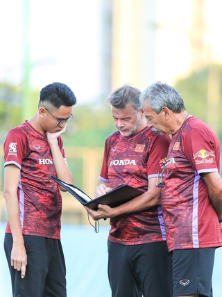 Ông Troussier nâng cấp đội tuyển U.23 Việt Nam thấy rõ, so với SEA Games 32