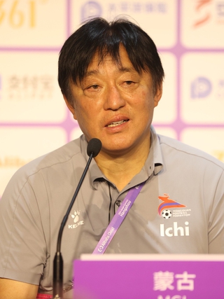 HLV Mông Cổ 'choáng váng' trước đẳng cấp của Olympic Việt Nam