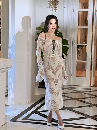 Sang xịn mịn với outfit ren được lòng phái đẹp trong mùa thu năm nay