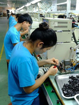 Lĩnh vực sản xuất giảm nhân sự, việc làm khó khăn: Sinh viên cần trang bị gì?