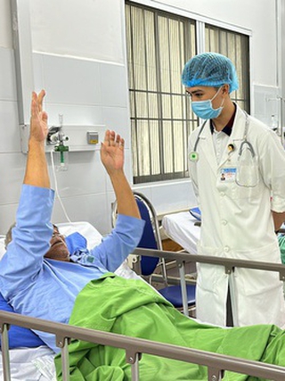 Bất ngờ thấy người có dấu hiệu đột quỵ, nên xử trí thế nào?