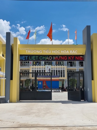 Phụ huynh không cho con đến học trường mới: Lãnh đạo huyện đến từng nhà vận động