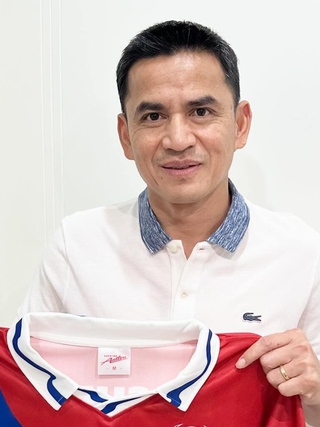 HLV Kiatisak ra Hà Nội ngày 11.1, 'vào việc' ngay với CLB mới