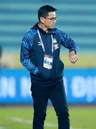 HLV Kiatisak: 'Tôi yêu HAGL vô cùng nên thật khó khăn để nói lời chia tay'