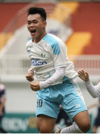 Vua phá lưới rực sáng