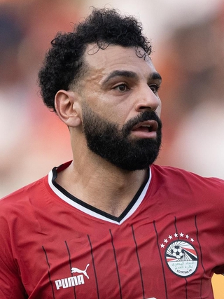 Liverpool nhận tin sốc về Salah, Man City hồi hộp chờ Haaland tái xuất