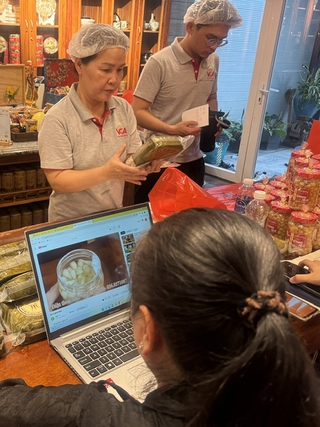 Sôi động các dịch vụ đón tết