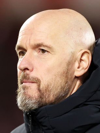 HLV Erik Ten Hag tranh cãi sau trận thắng nhọc của M.U trước đội hạng 4