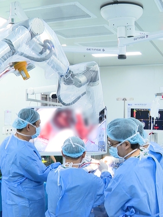 Bỗng dưng nói lắp, người đàn ông phát hiện khối u não dài 3cm