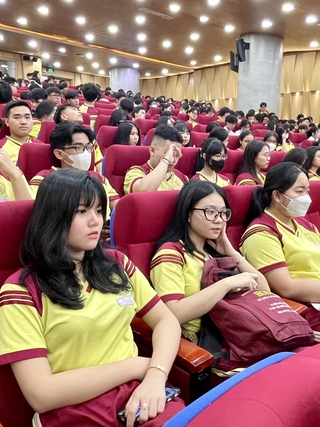 500 doanh nghiệp cùng trường ĐH tặng học bổng cho 100% tân sinh viên