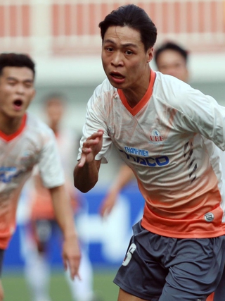 10 người chiến thắng ngoạn mục 11 người, hat-trick và cú sút phạt hoàn hảo thành bàn