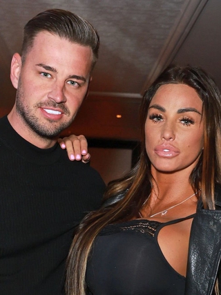 Cựu 'bom sex' Katie Price bị tình cũ tố lăng nhăng, dan díu với nhiều trai trẻ