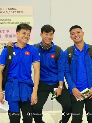 Đội tuyển Việt Nam phấn khởi sang Hàn Quốc ‘dùi mài kinh sử’, AFF Cup quá cận kề