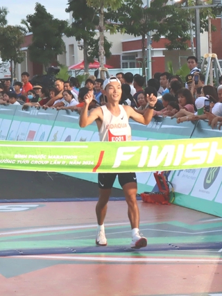 Bí thư Tỉnh ủy Bình Phước chạy hưởng ứng giải marathon quy mô lớn