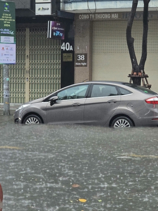 Đà Nẵng: Mưa lớn gây ngập lụt, nhiều trường cho học sinh nghỉ học