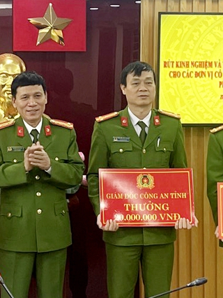 3 đơn vị điều tra nhóm vệ sĩ 'dẹp đường' cho xe đám cưới được khen thưởng