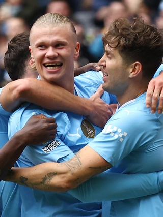 Erling Haaland ghi 2 bàn thắng trong ngày Man City chỉ có 2 cú sút trúng đích