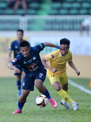 V-League: HLV Vũ Tiến Thành chưa biết thắng, HAGL vẫn chìm rất sâu trong khủng hoảng
