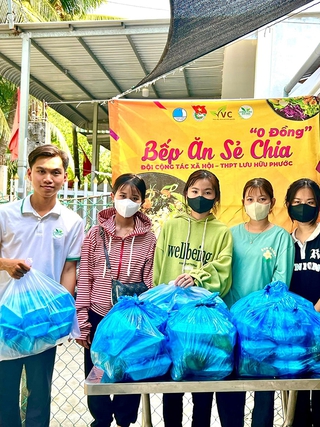 Nam sinh hết lòng vì cộng đồng